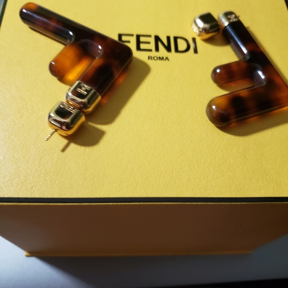 Fendi earrings - Picture 4 of 7